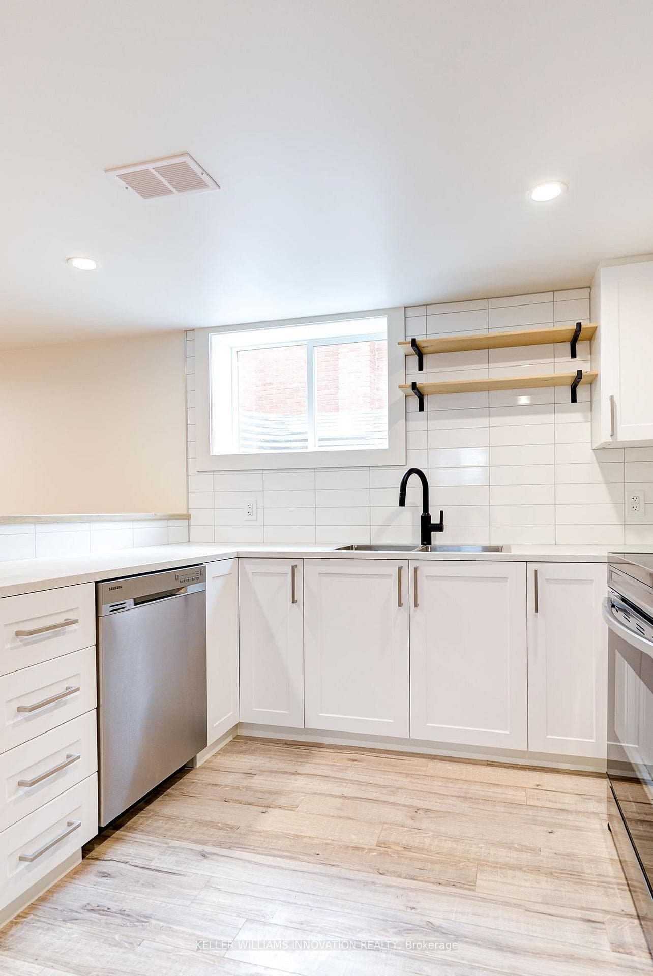 81 Culver Crescent Unit B photo 14
