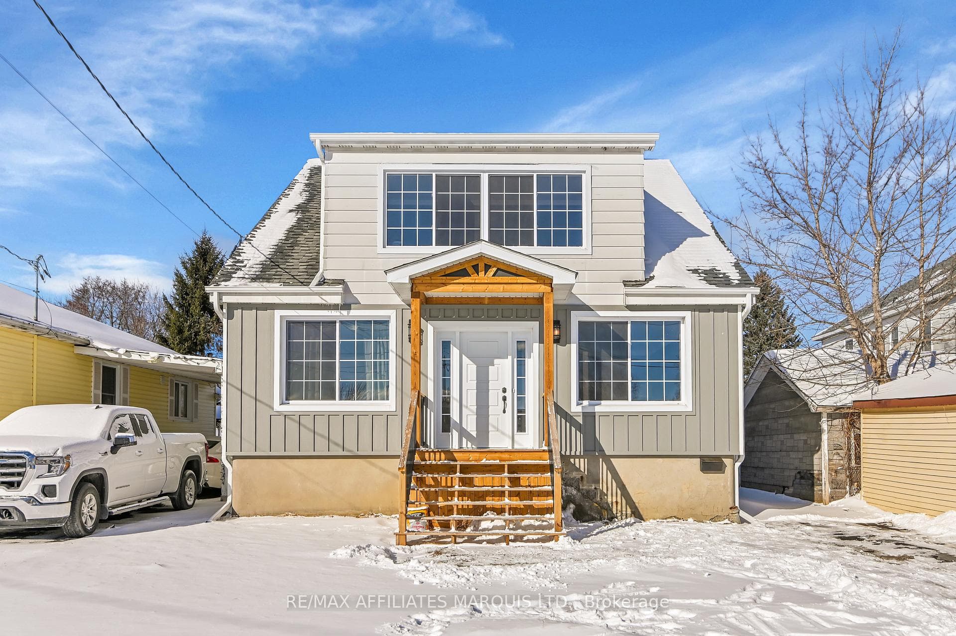 2 Claude Avenue photo 1