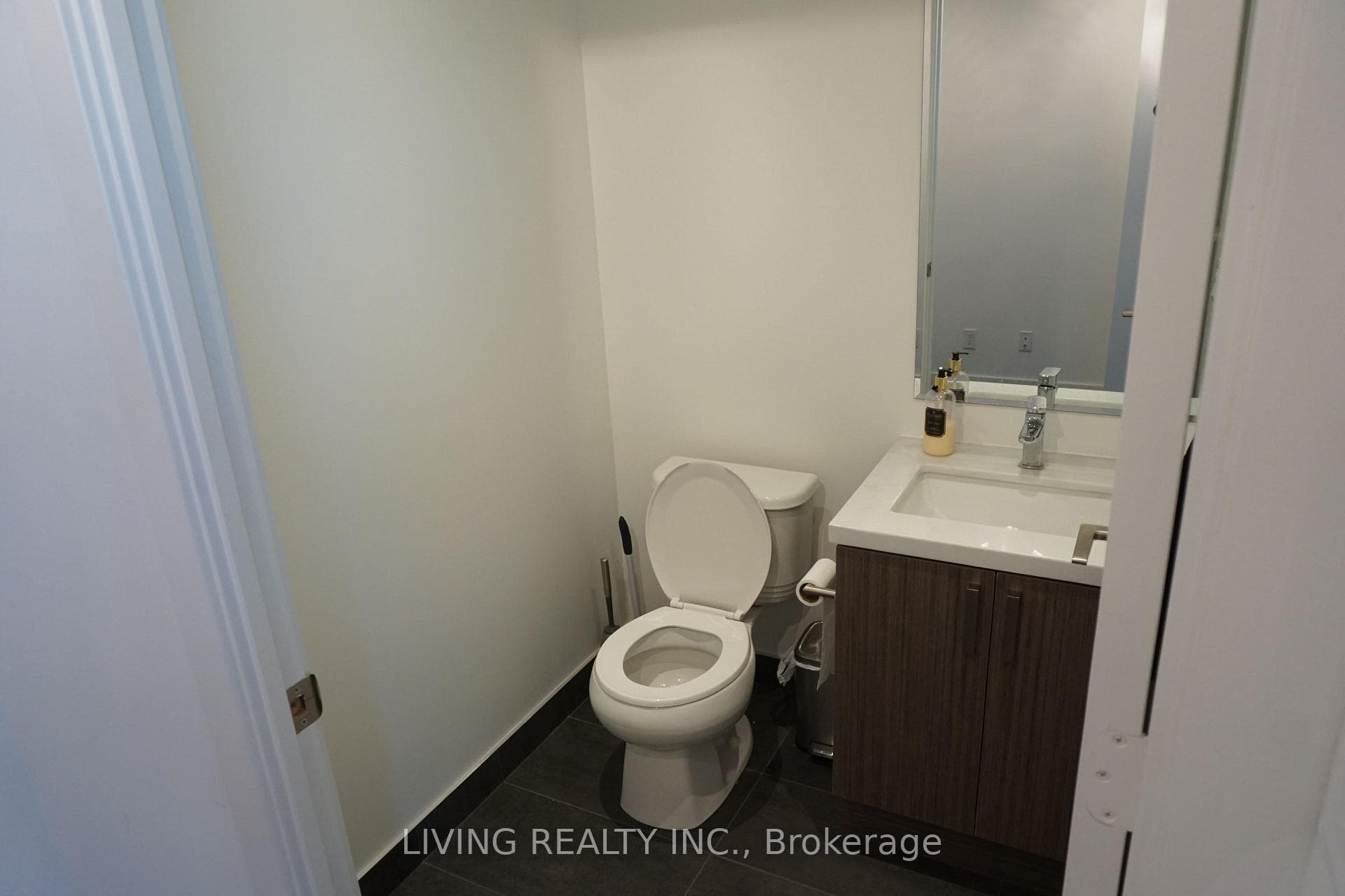 501 St Clair Avenue Unit 2204 photo 8