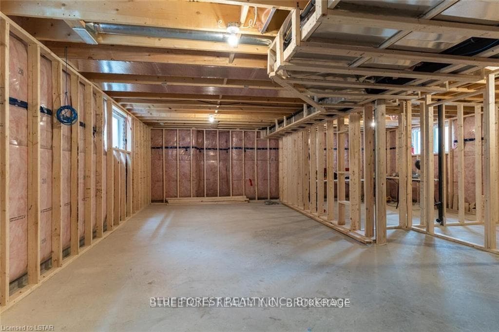 1661 Finley Crescent photo 37