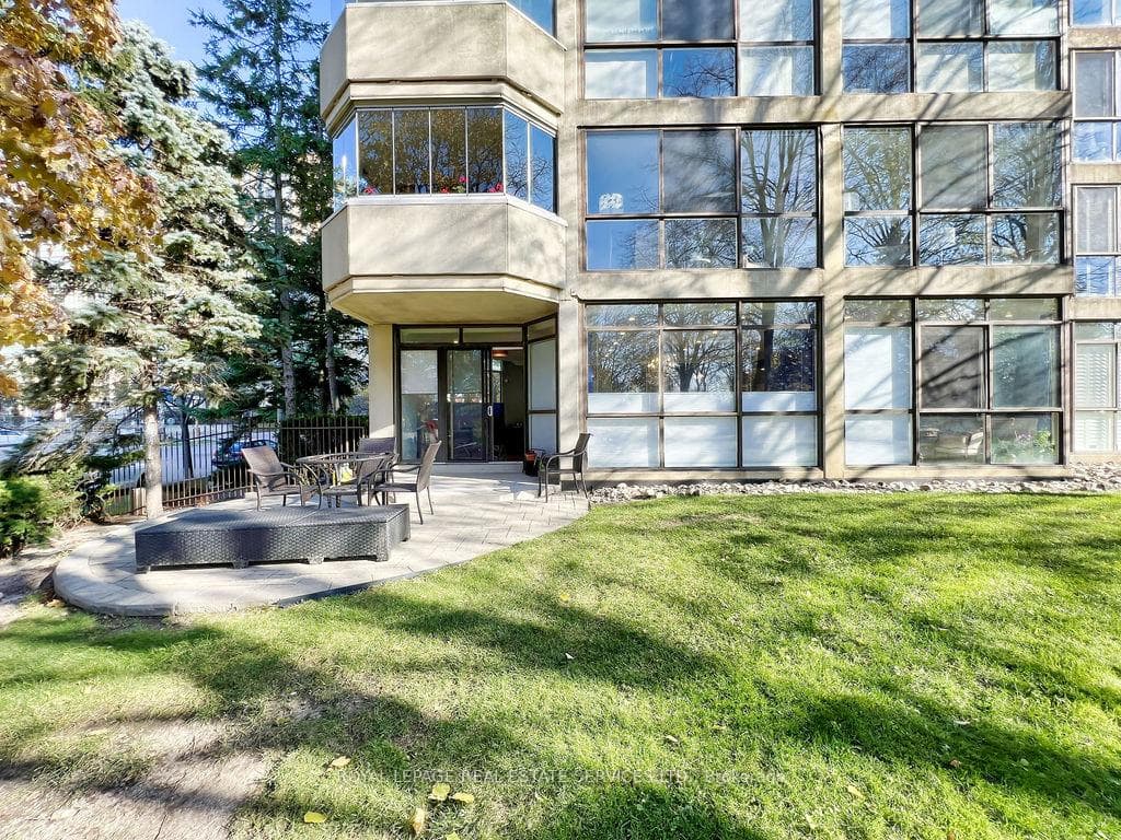 5444 Yonge Street Unit 108 photo 2