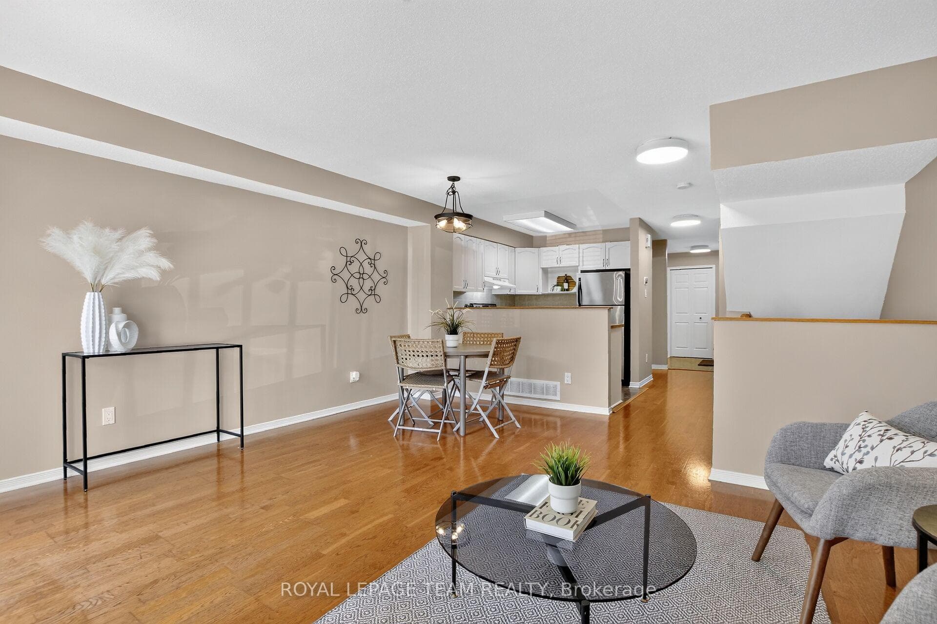 255 Deercroft Avenue photo 11