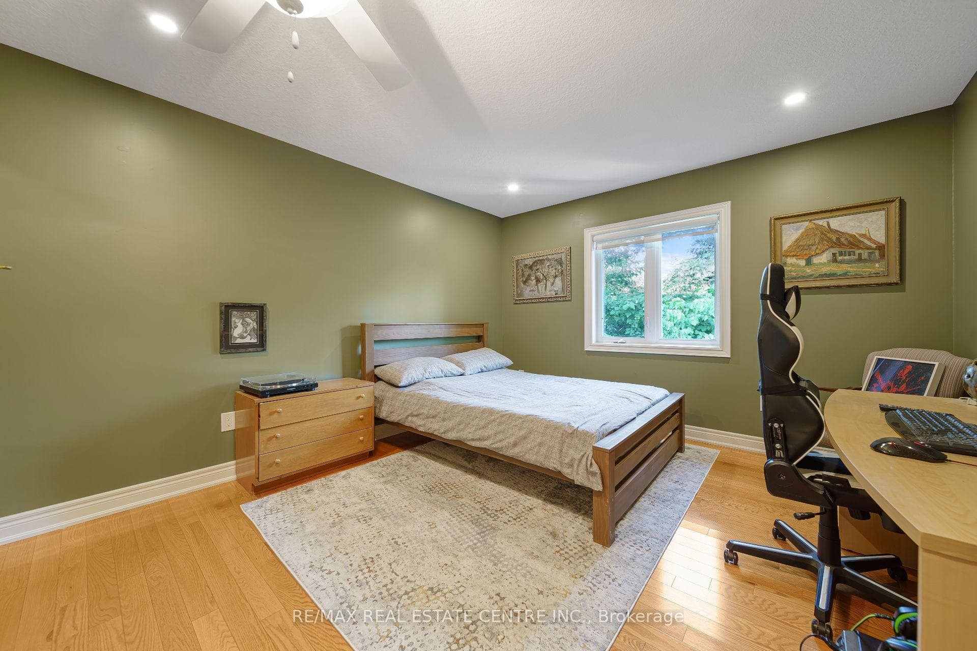 112 Dirksen Court photo 28