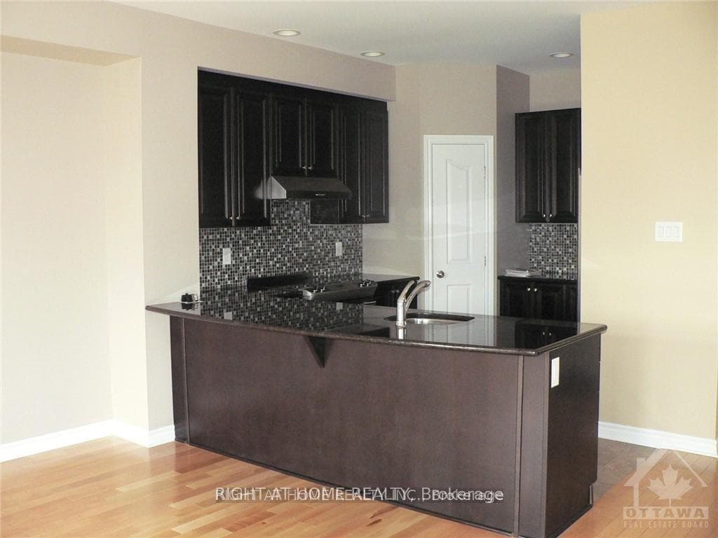 476 Foxhall Way photo 5