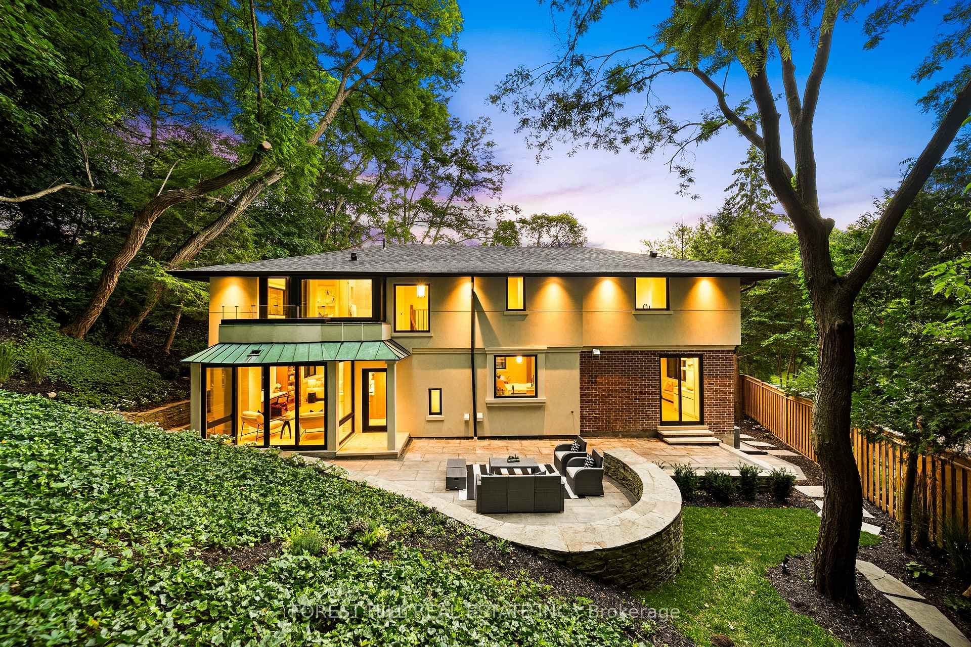 52 Roxborough Drive photo 35