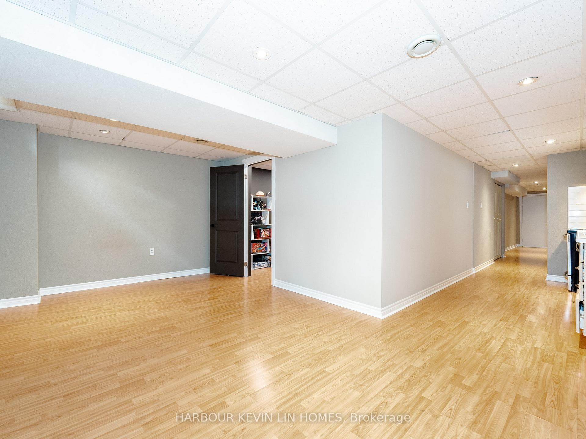 106 Blackthorn Drive photo 44