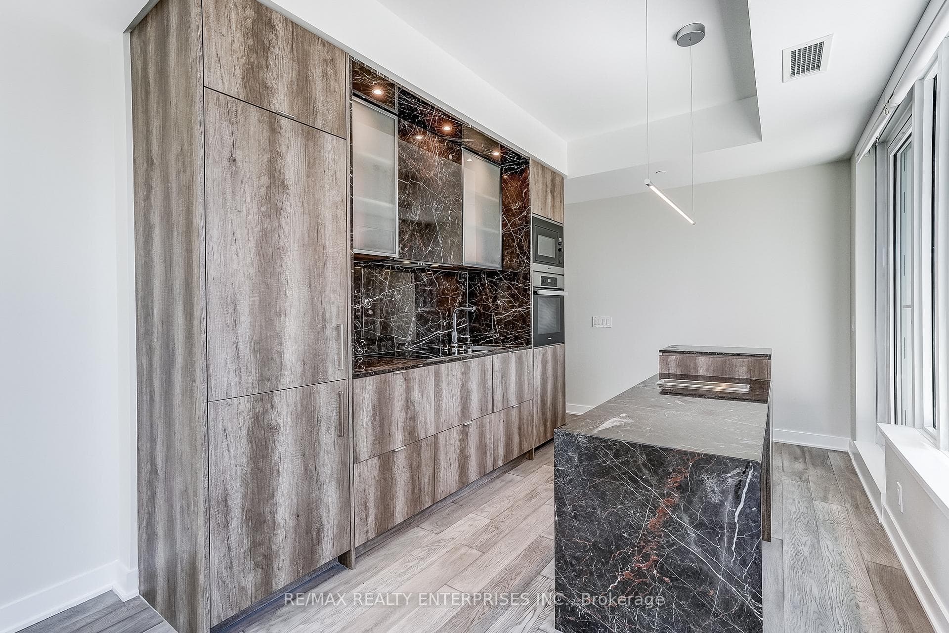 11 Yorkville Avenue Unit 2409 photo 12