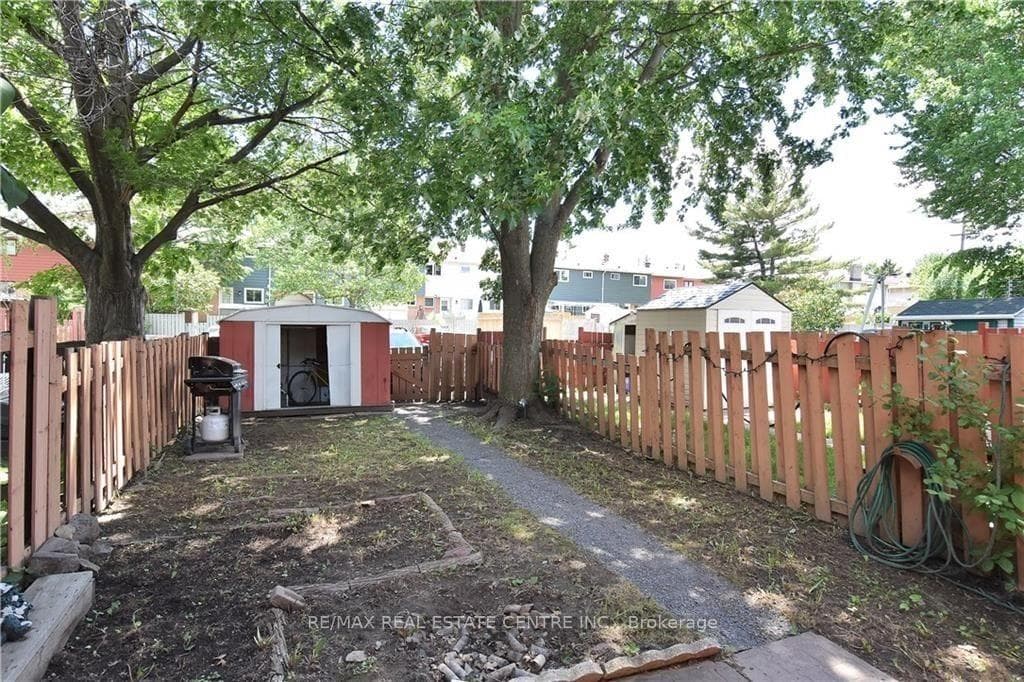 960 Meadowlands Drive photo 16