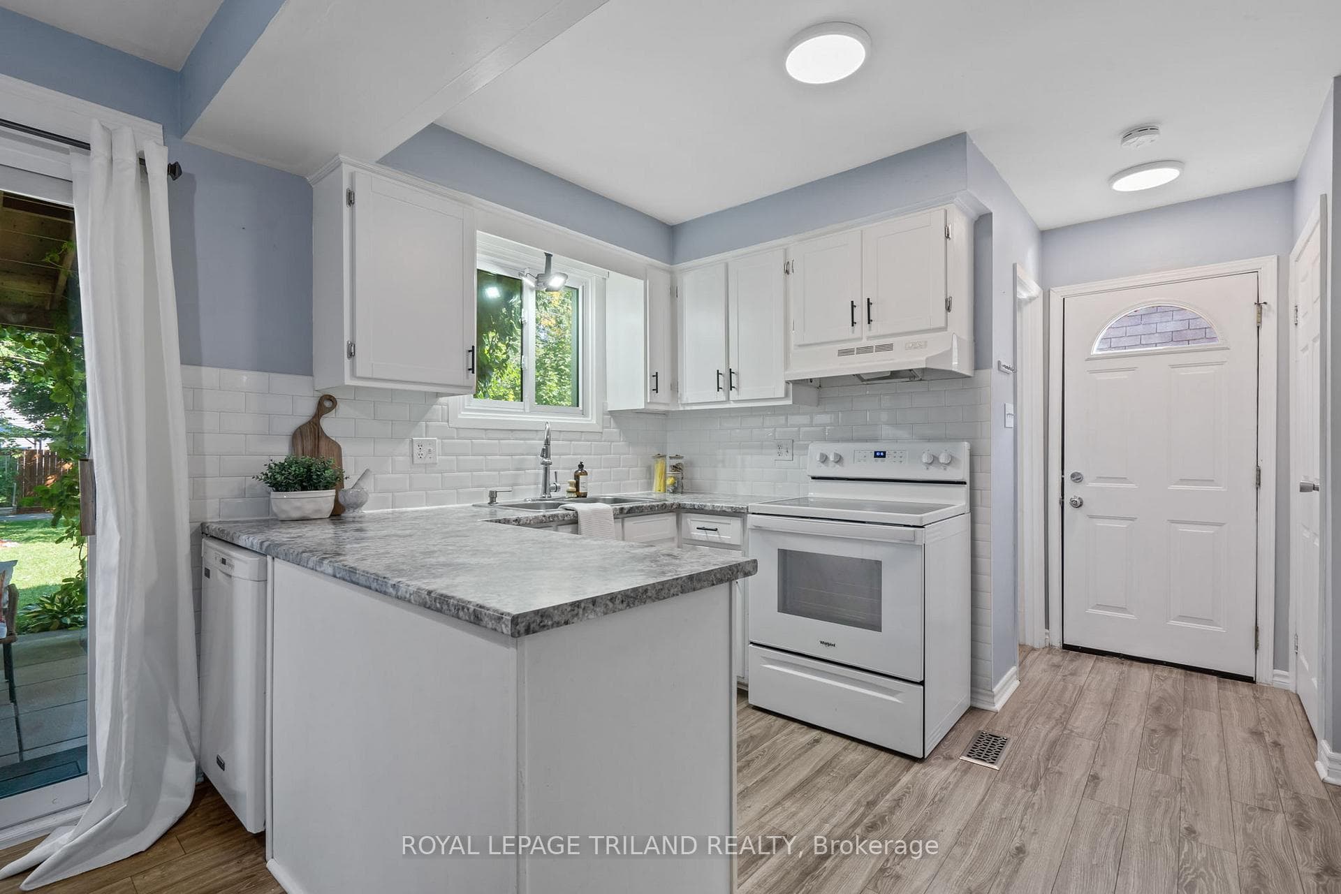 1289 Jalna Boulevard photo 9