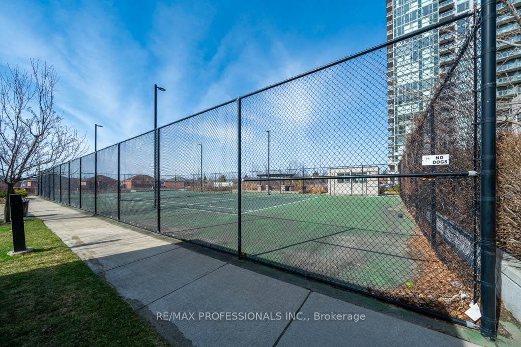 335 Rathburn Road Unit 203 photo 33