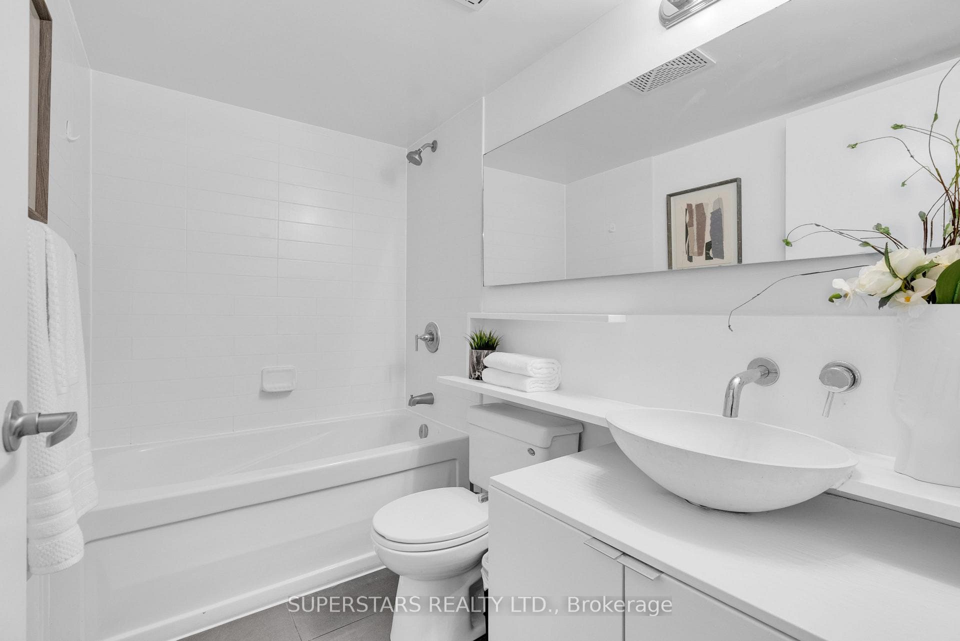 15 Fort York Boulevard Unit 1008 photo 13