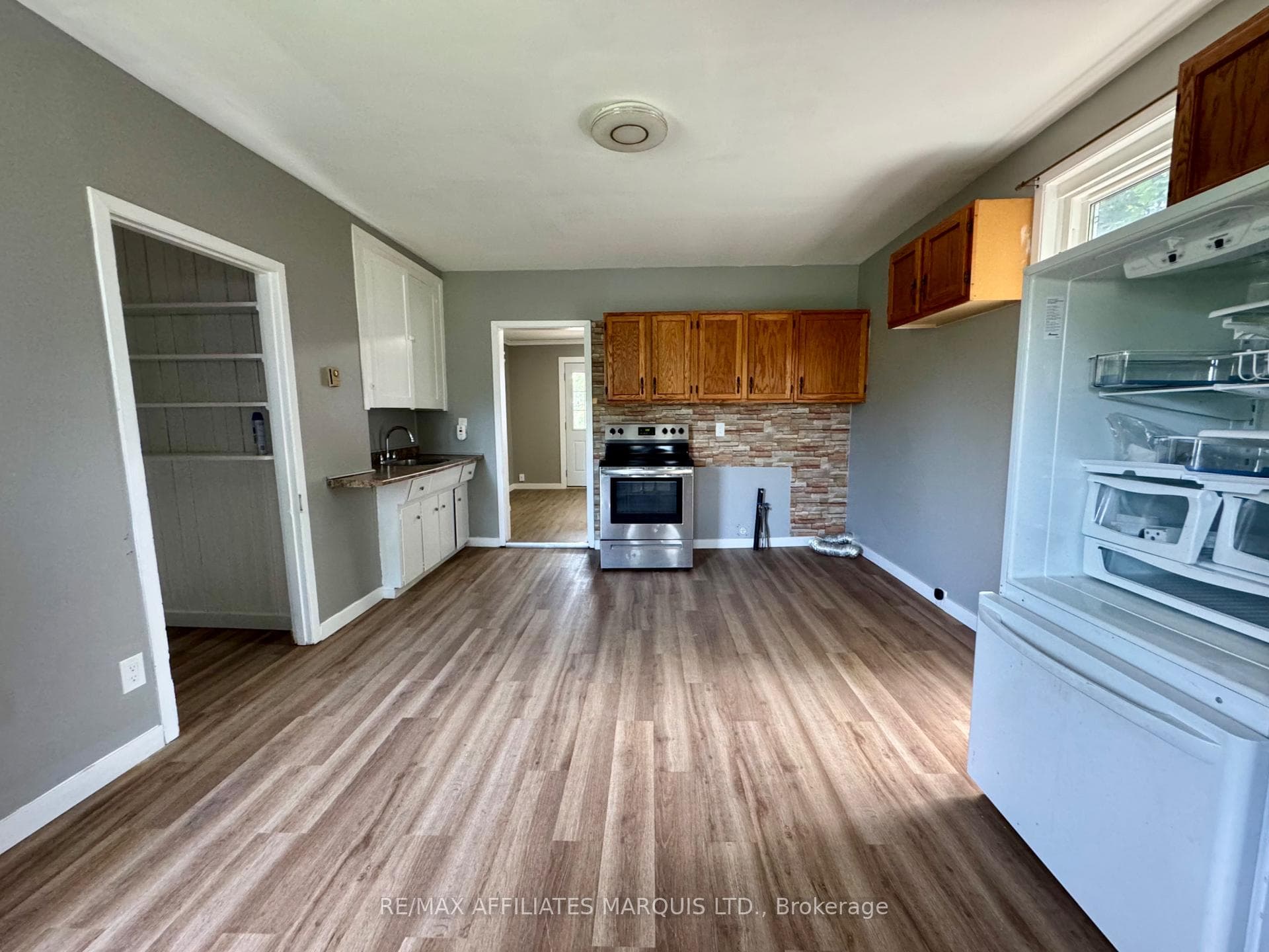 321 Water Street photo 4
