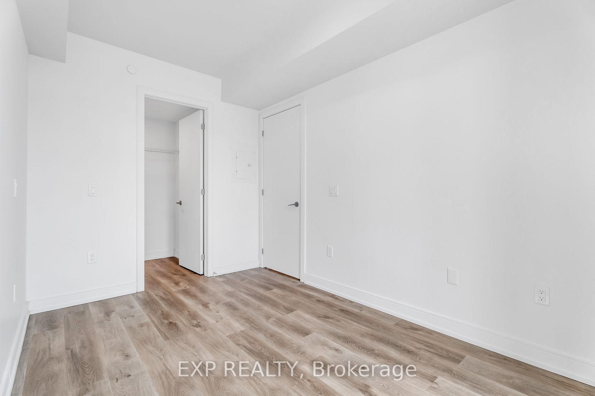 1 Jarvis Street Unit 828 photo 22