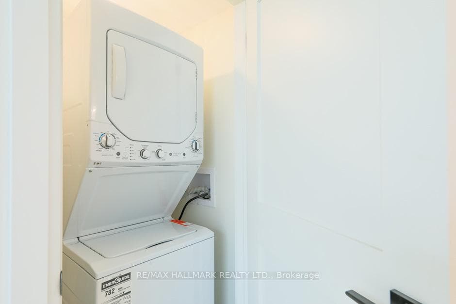 2199 Queen Street Unit B photo 24