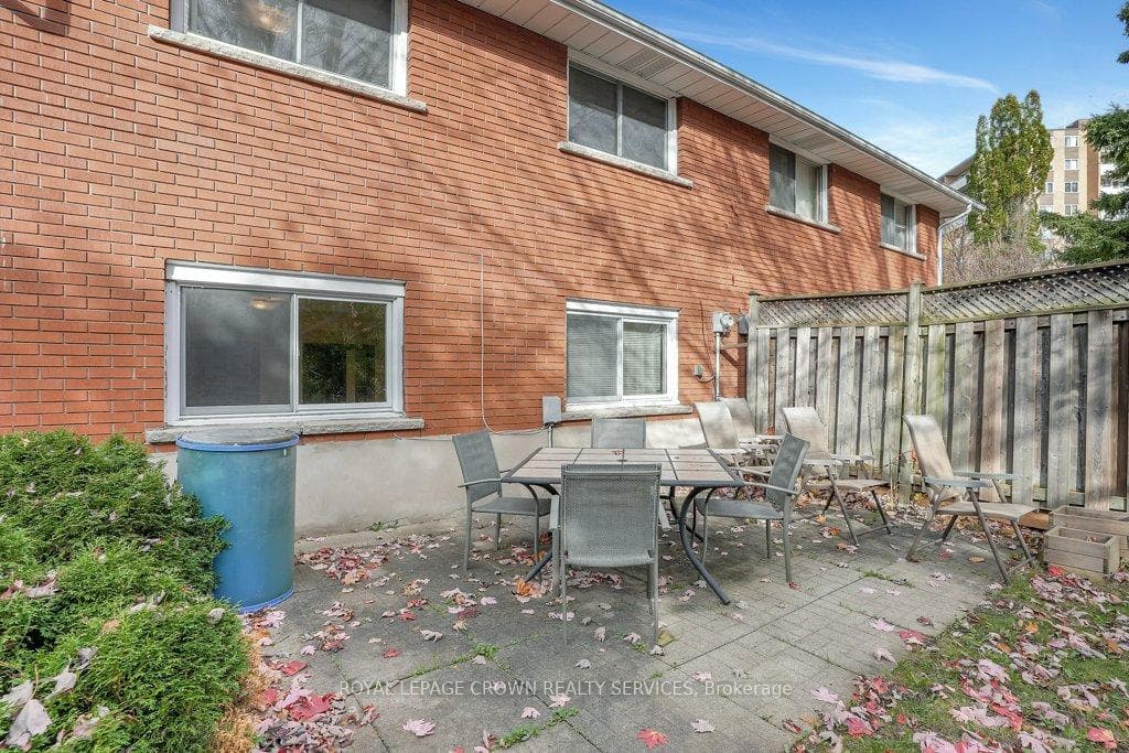 104 Strathcona Crescent photo 34