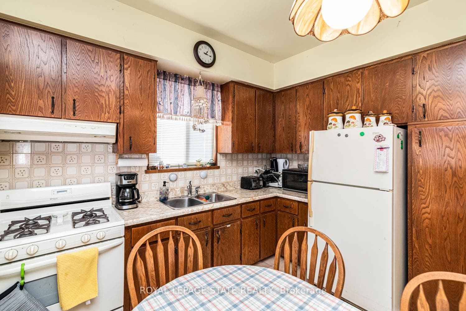 538 Hughson Street photo 16