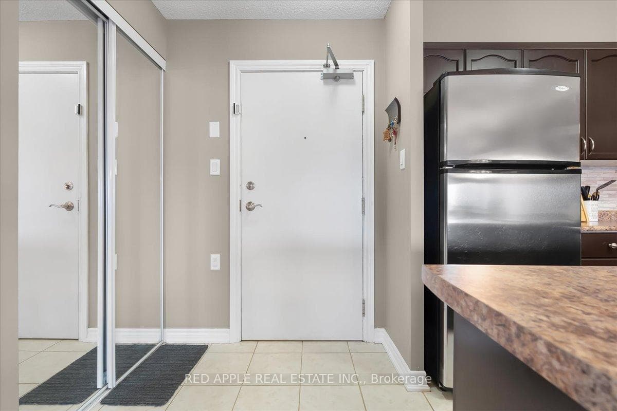 872 Sheppard Avenue Unit 612 photo 6