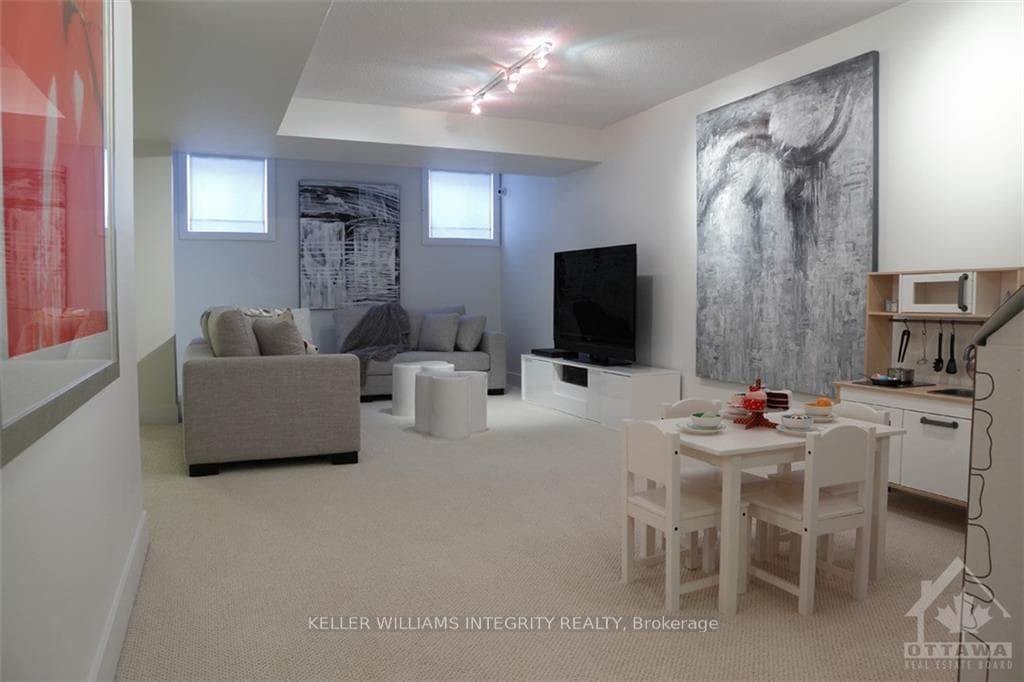 285 MEADOWBREEZE Drive photo 18