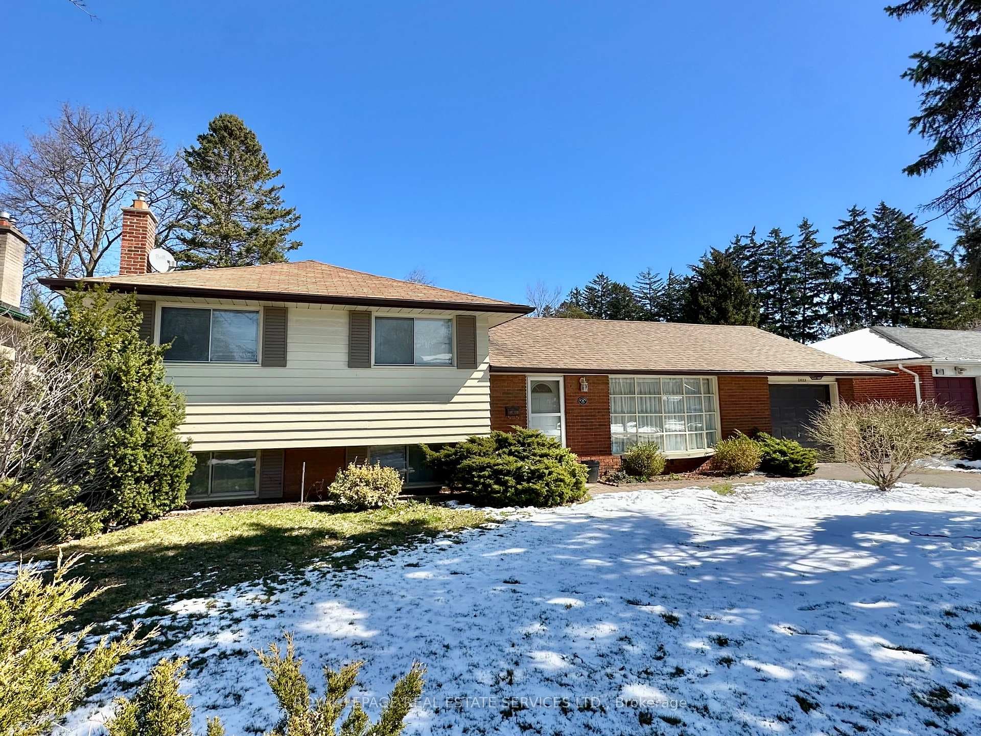 2423 Genevieve Drive photo 2