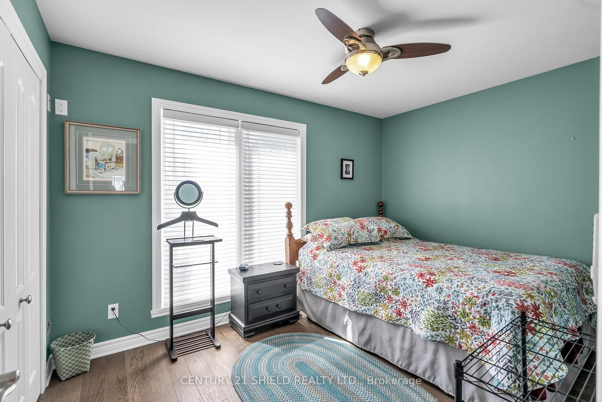 2nd bedroom