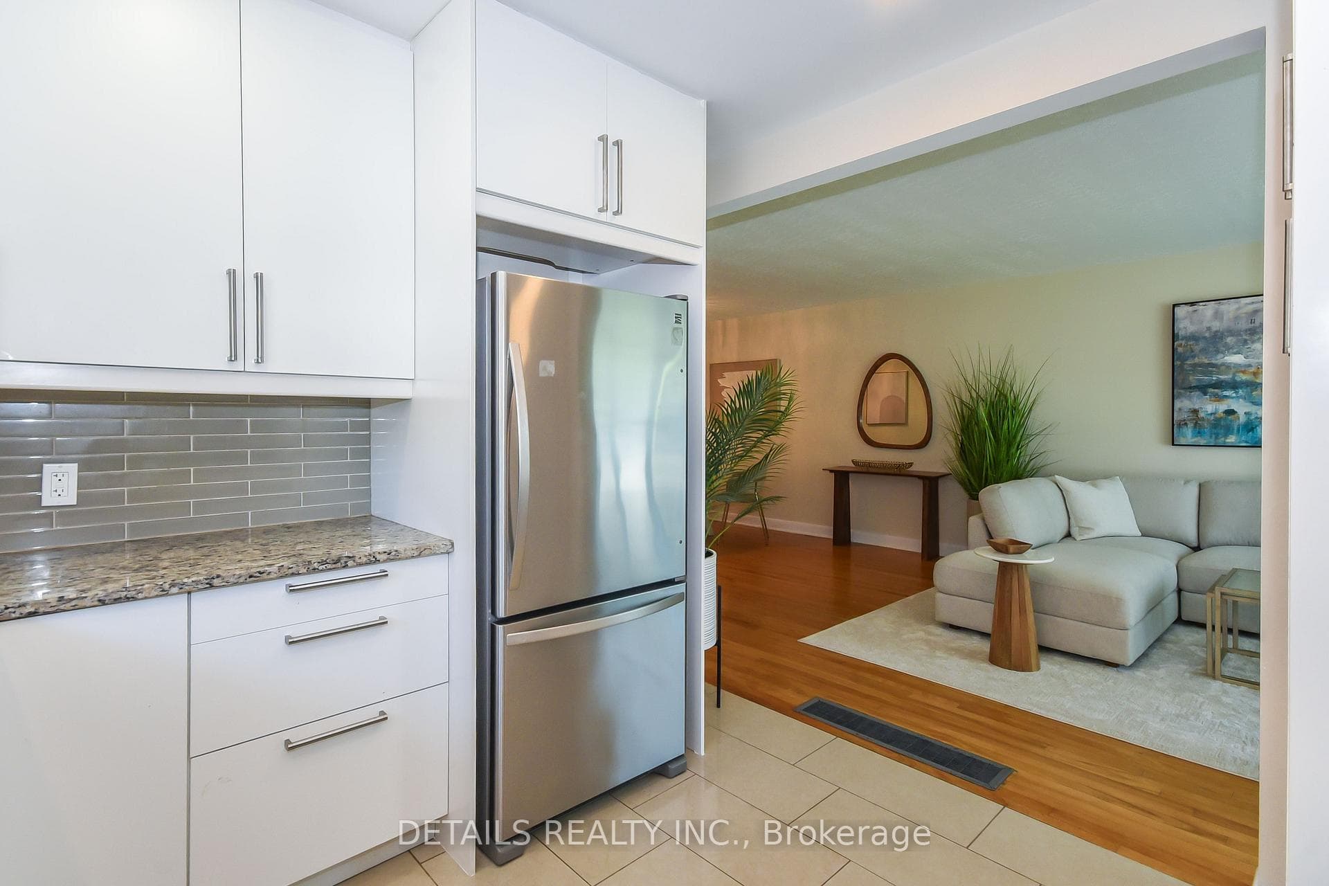 1255 Highgate Road photo 9