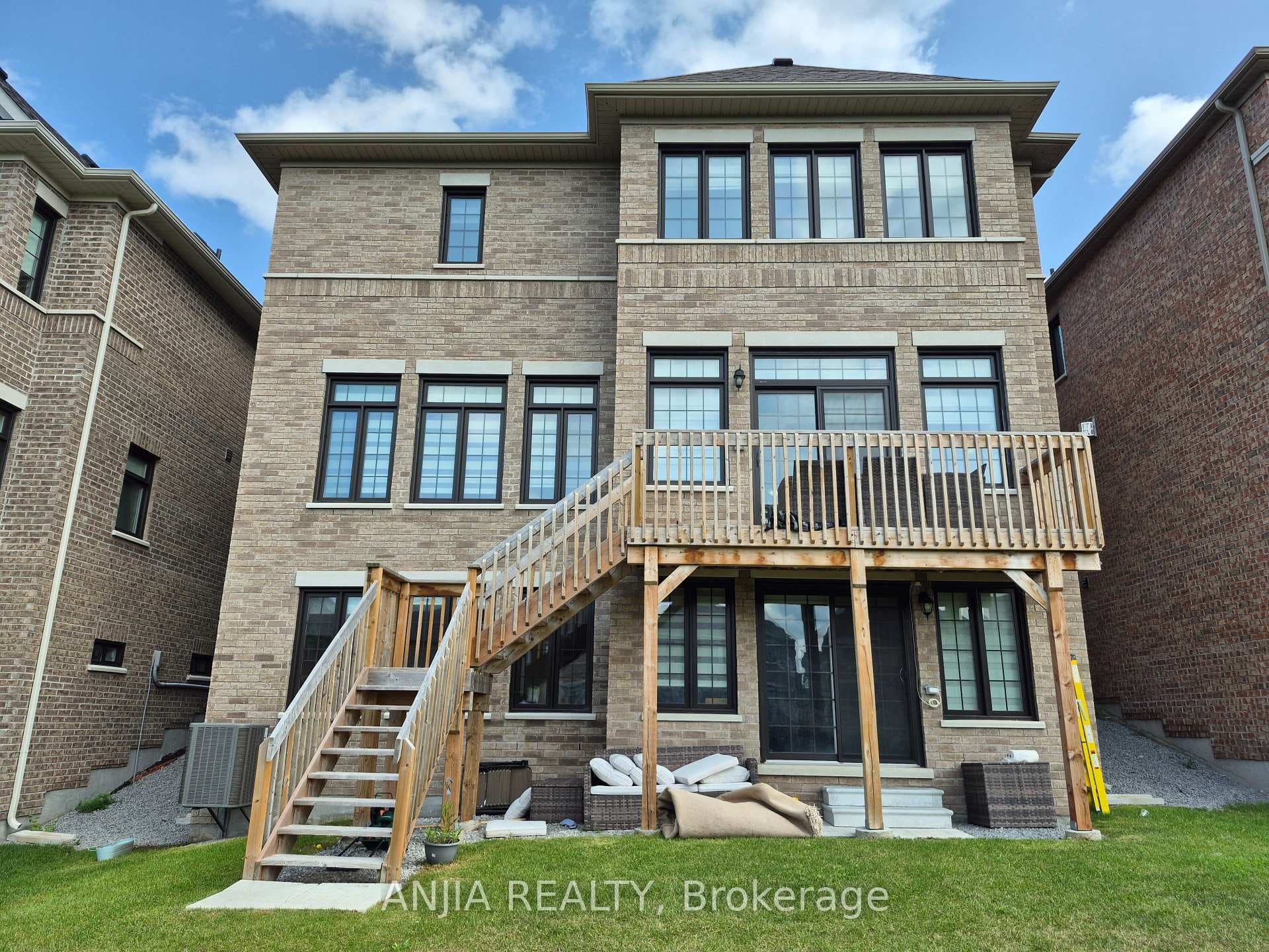 50 Meadow Vista Crescent Unit Upper photo 47