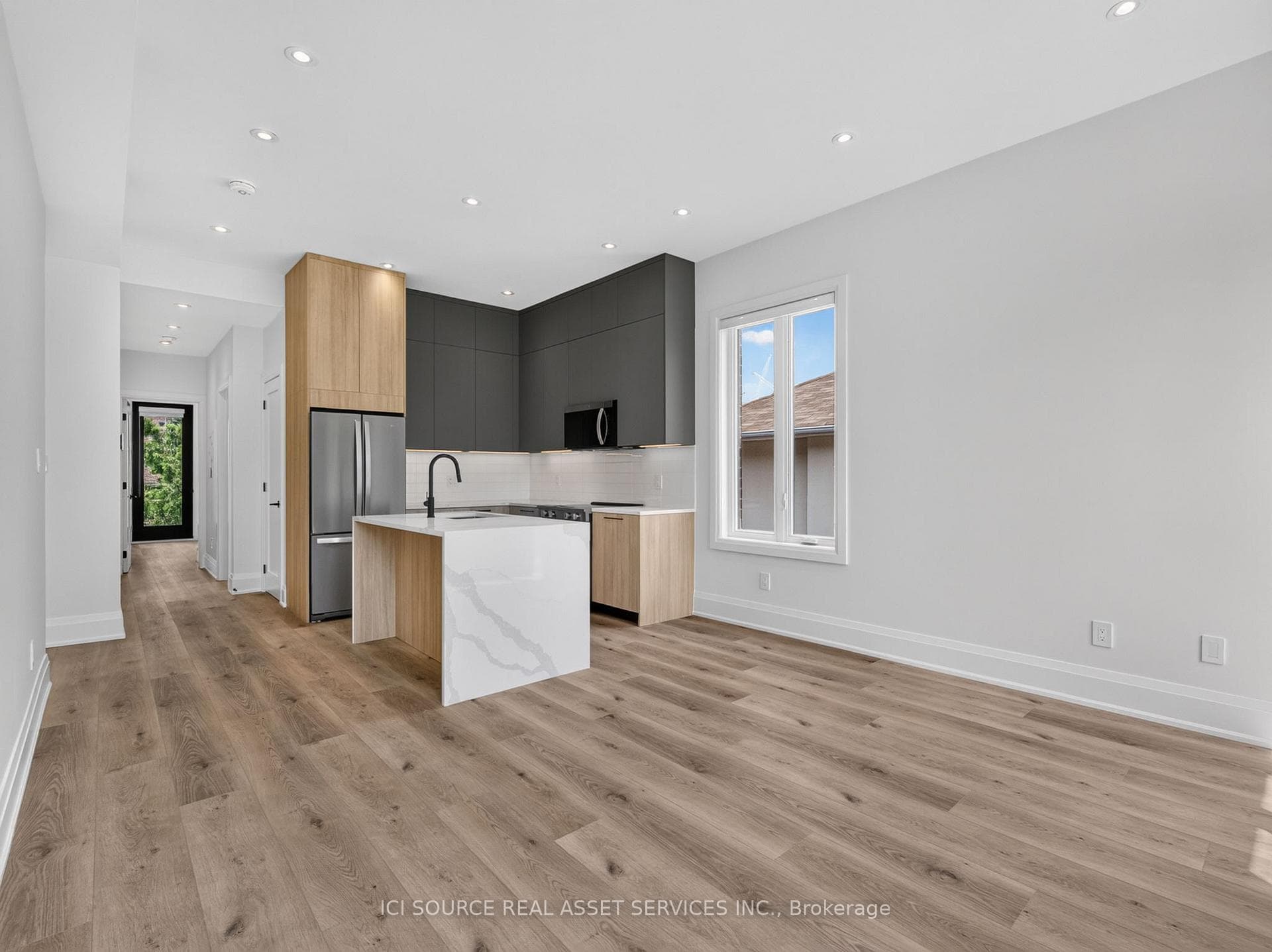 Kitchen & Living Area