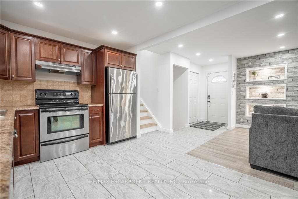100 Boston Crescent photo 11