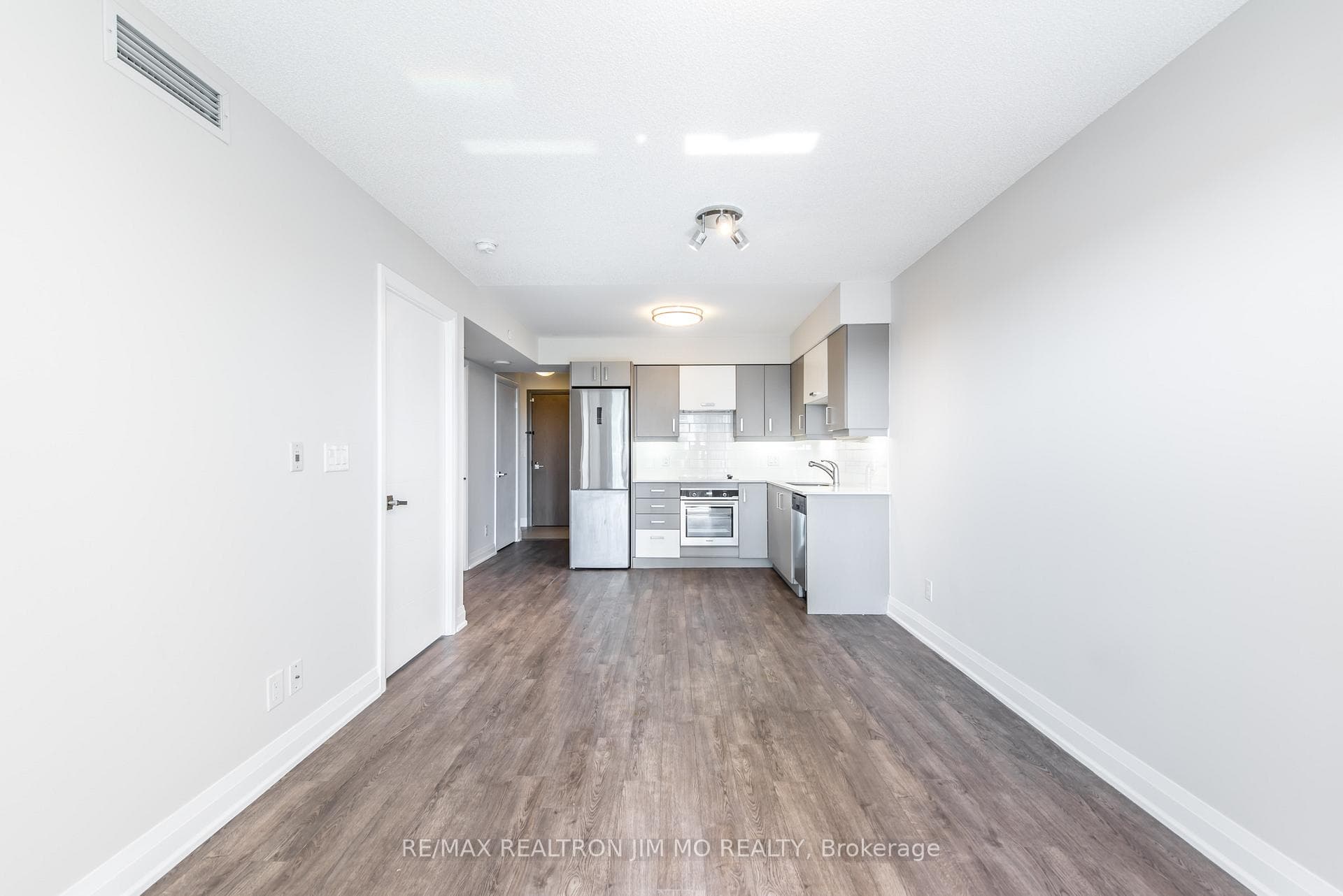 18 Uptown Drive Unit 1709 photo 3