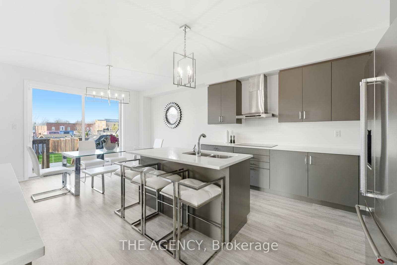 10 Maple Avenue photo 18