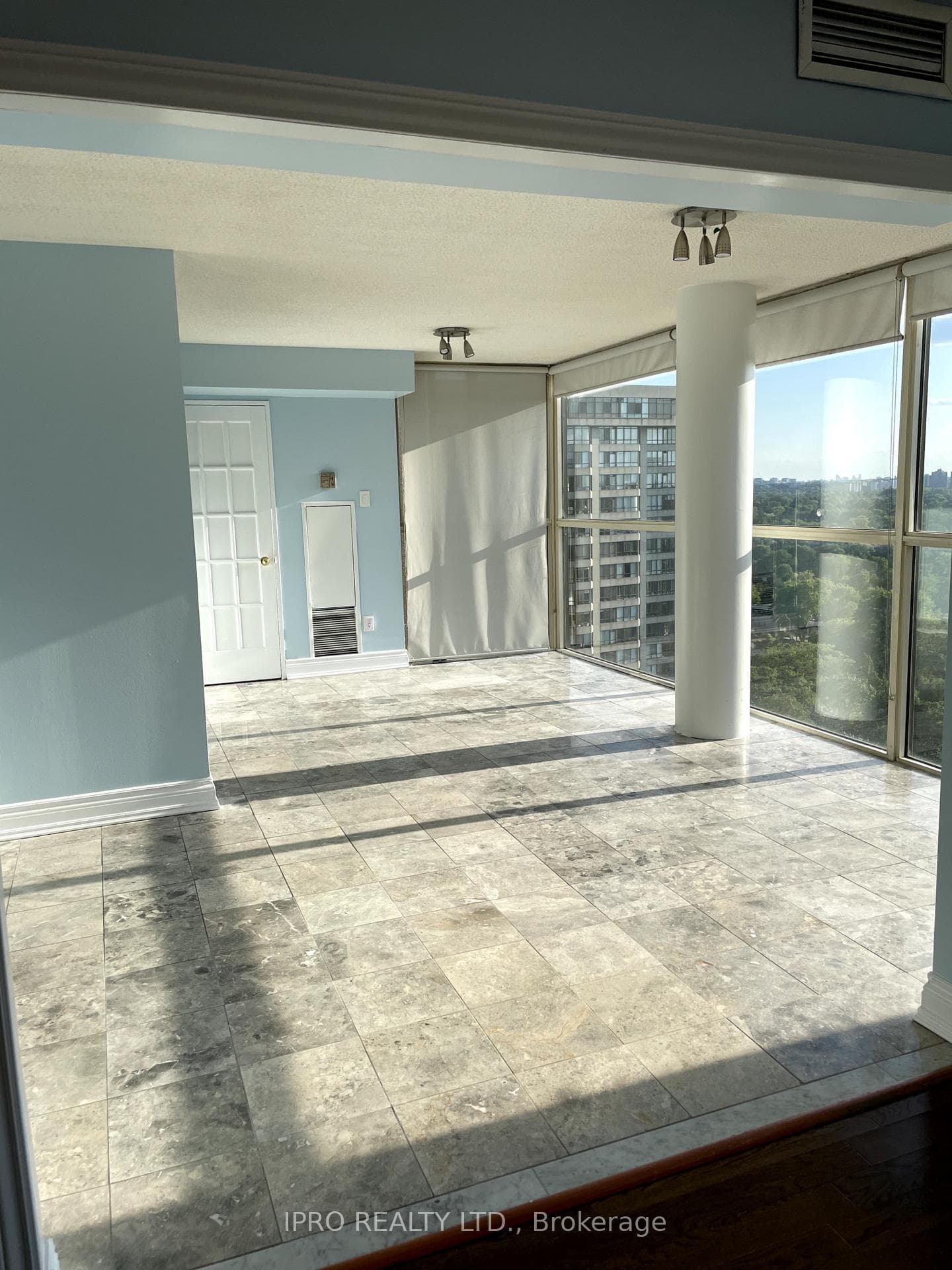 5460 Yonge Street Unit 1702 photo 5