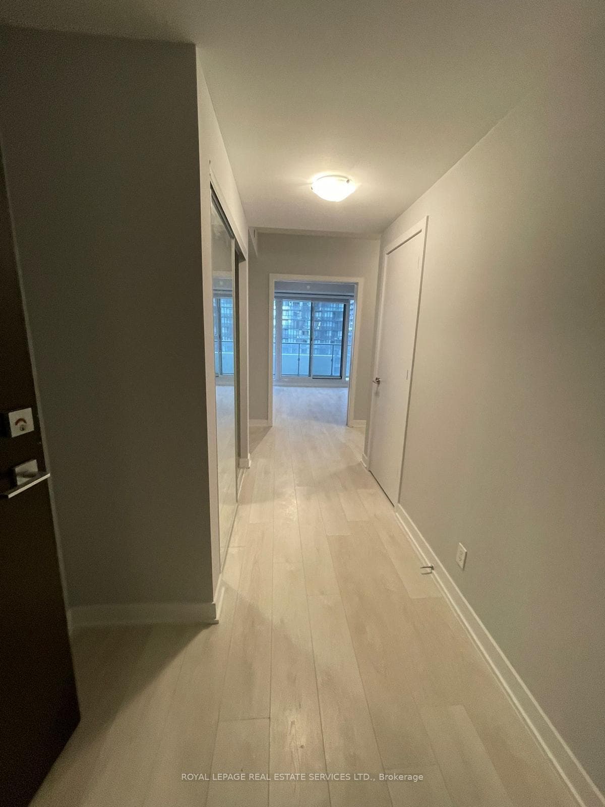 2221 Yonge Street Unit 1911 photo 4
