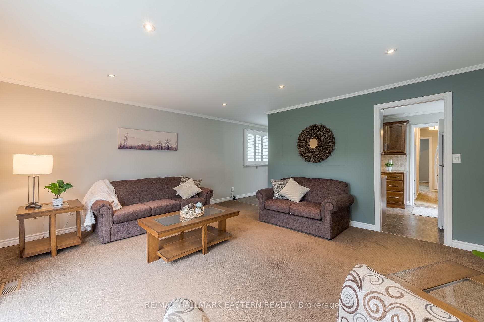 584 Paterson Street photo 15