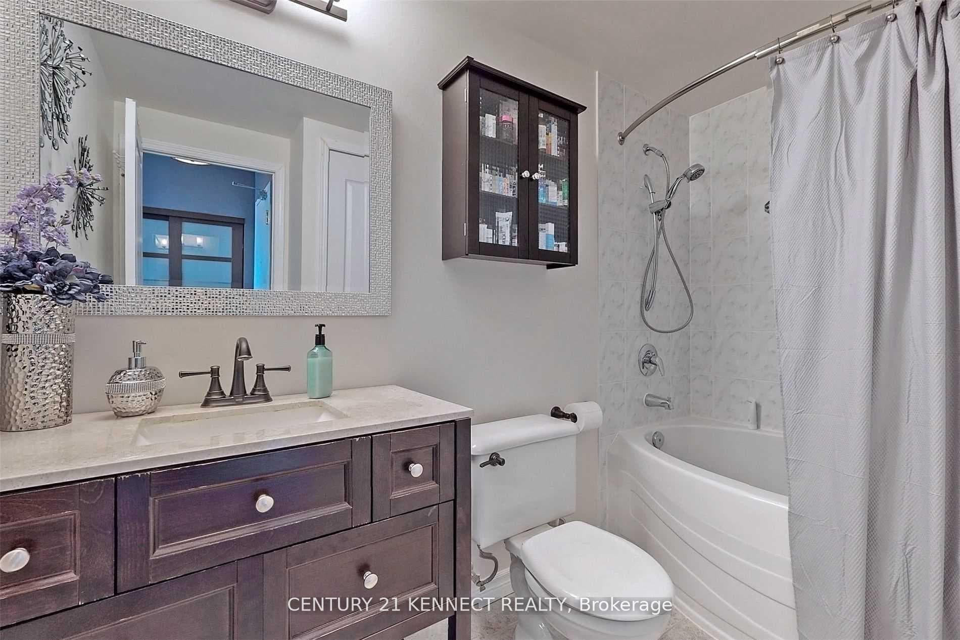 200 Burnhamthorpe Road Unit 1203 photo 22