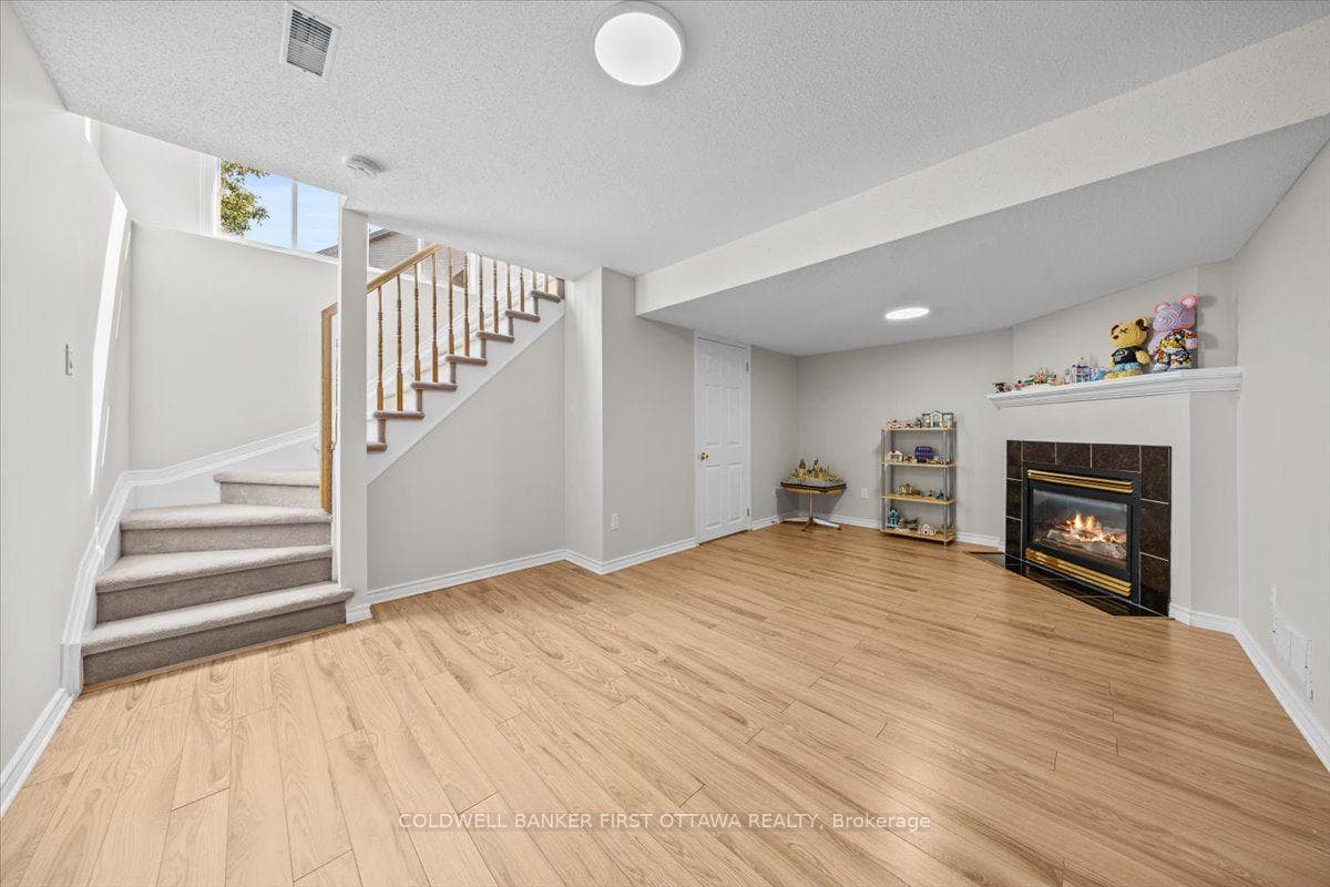46 MARGRAVE Avenue photo 14