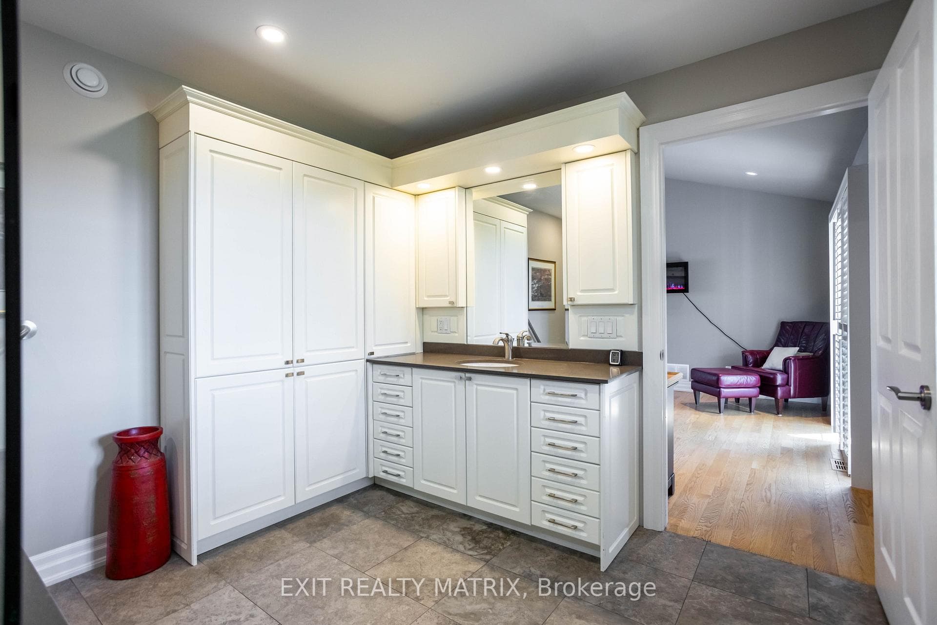 2392 8th Line Road photo 24