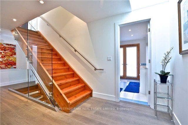 93 Roxborough Street photo 9