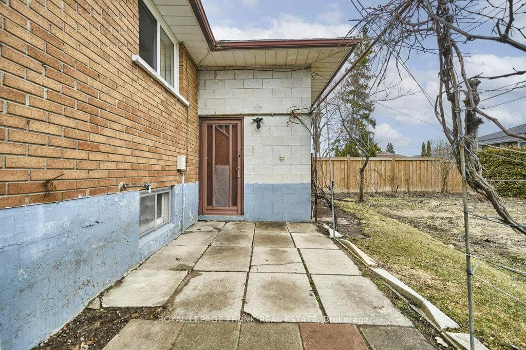 117 Waverly Street photo 36