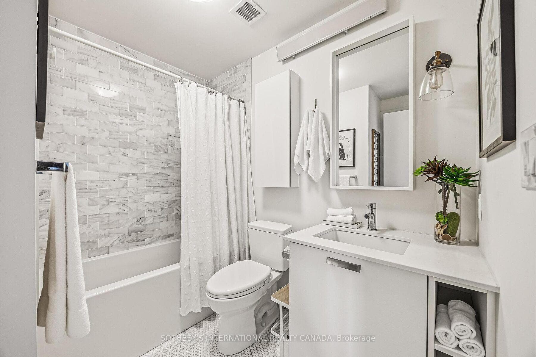 245 Perth Avenue Unit 104 photo 17