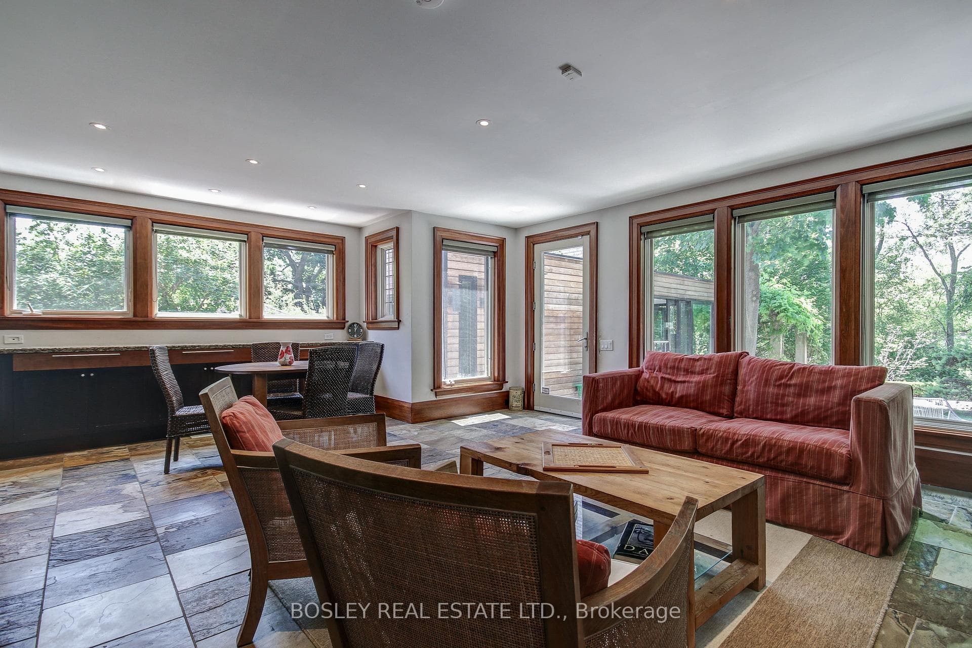 24 Grenadier Heights photo 7