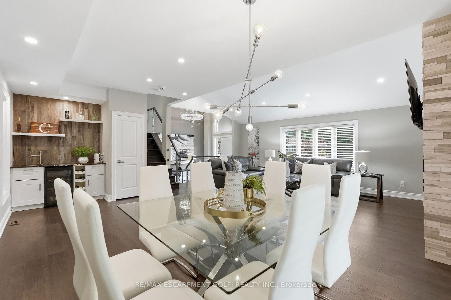 332 Woodworth Drive photo 9