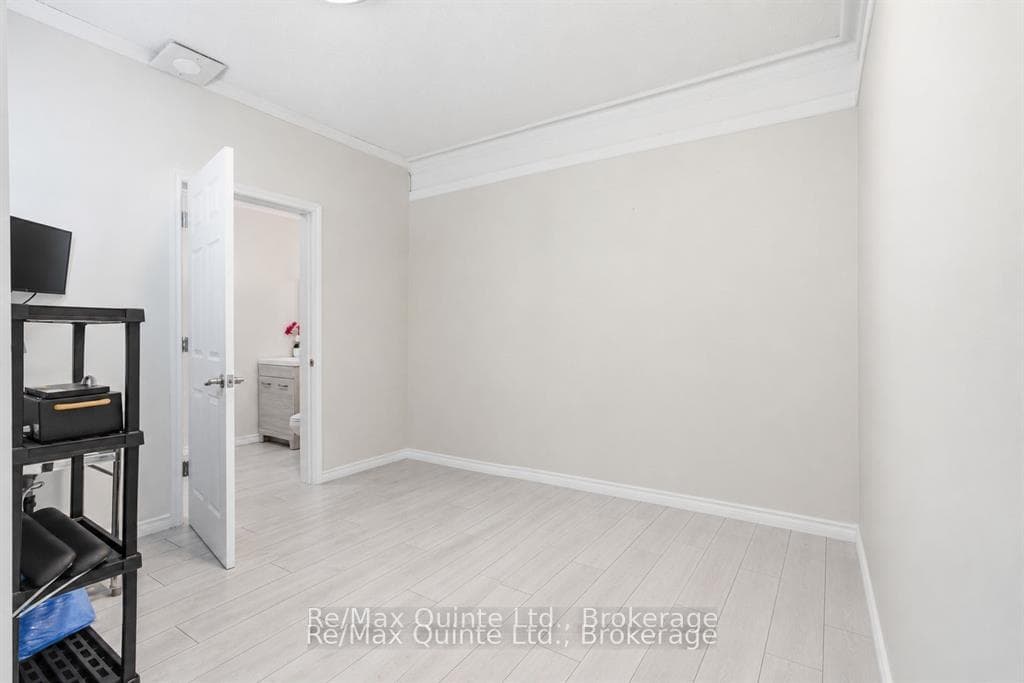 60 VICTORIA Avenue photo 9