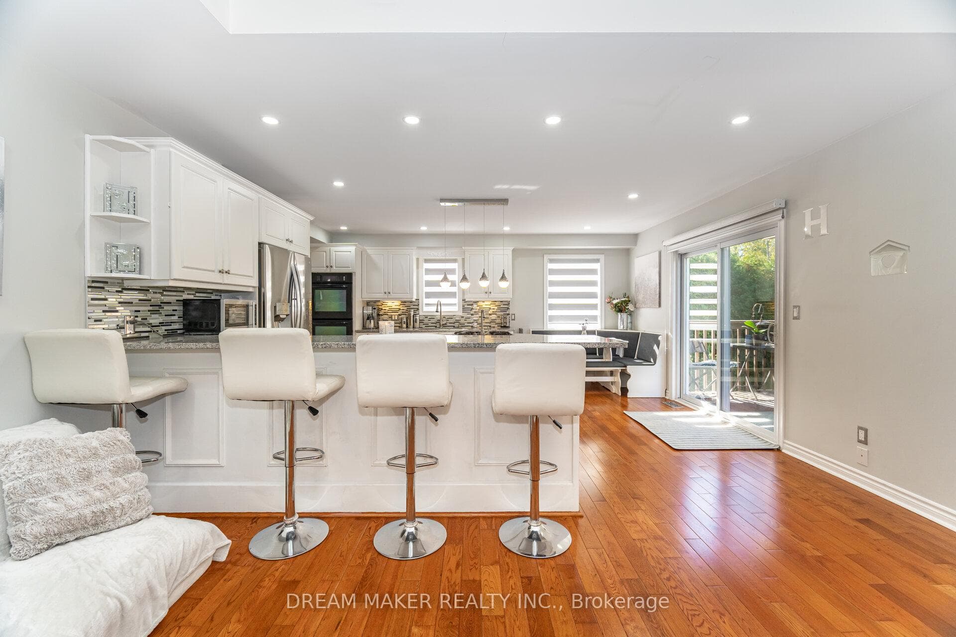 756 Third Avenue photo 14