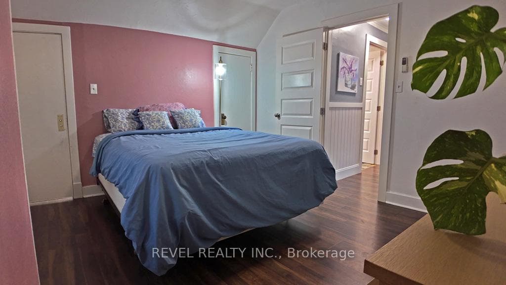 106 Devonshire Avenue photo 29