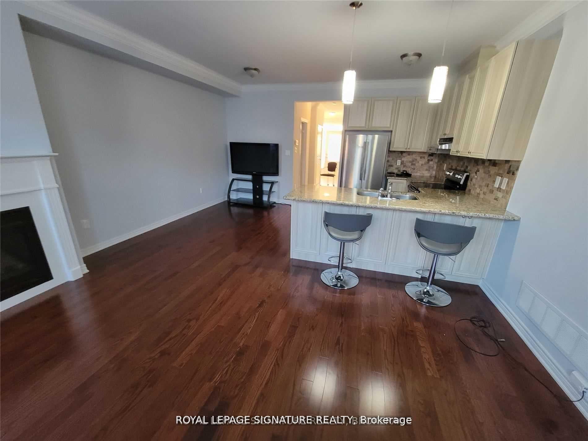 901 Transom Crescent photo 6