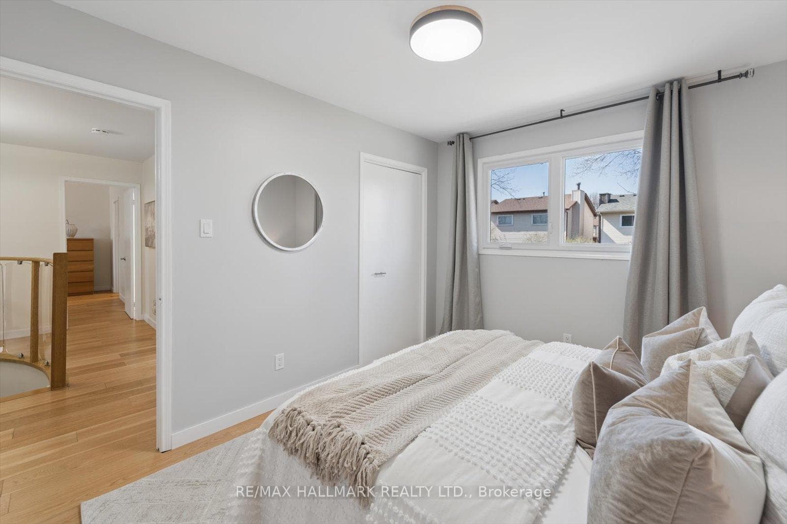1156 Gloucester Square photo 26