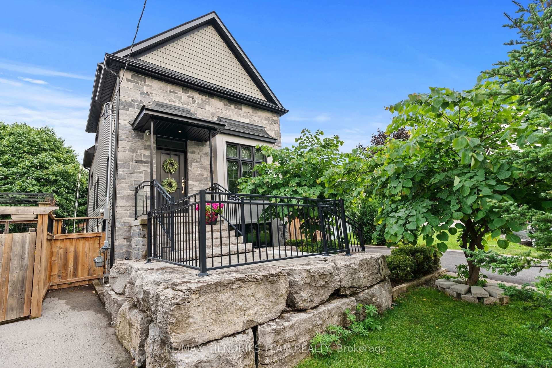 8 Stanmary Drive photo 1