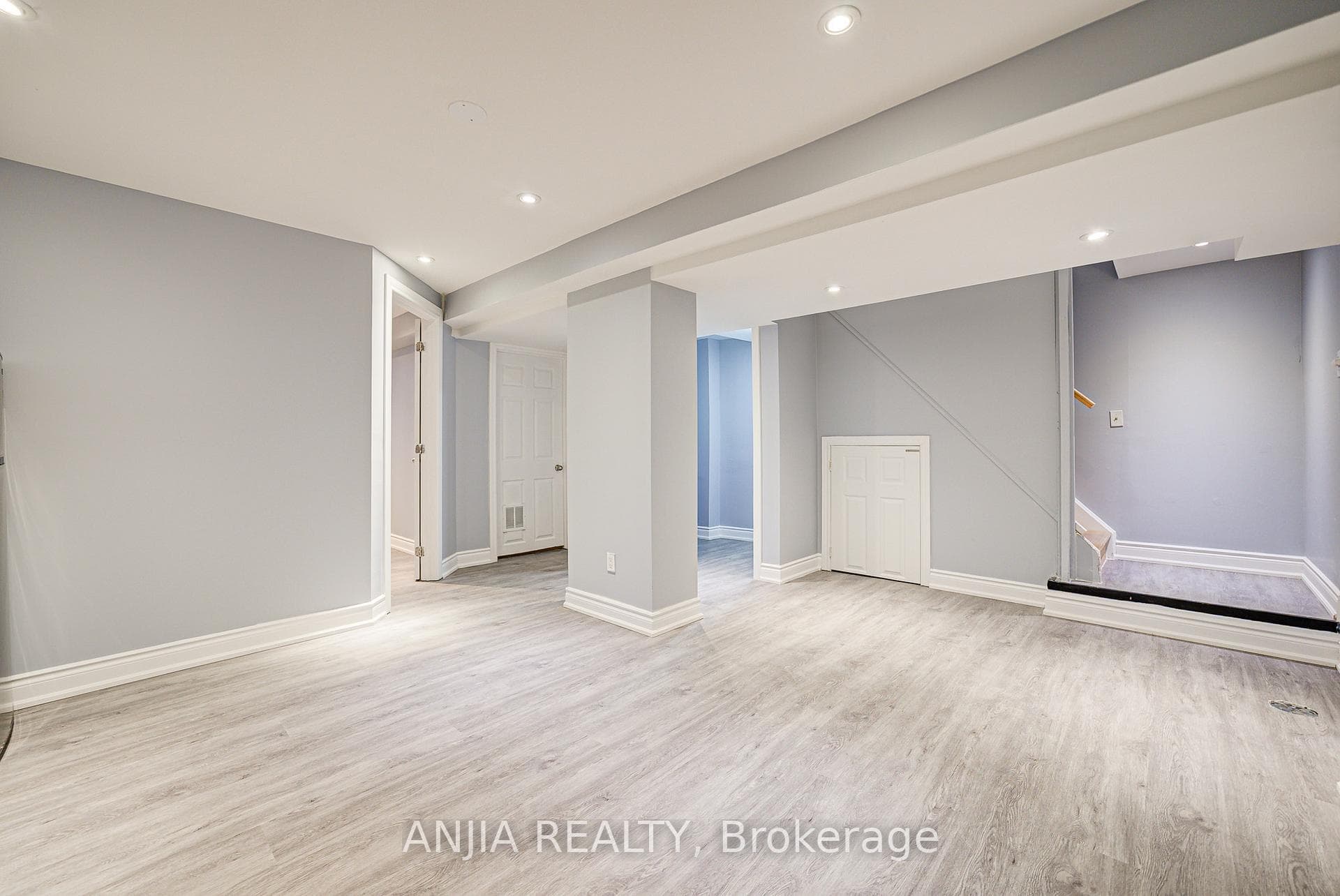 91 Dumfries Avenue photo 33