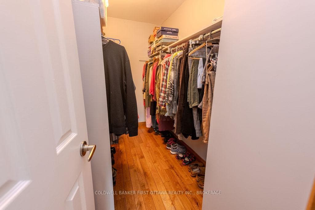 566 Sycamore Street photo 22