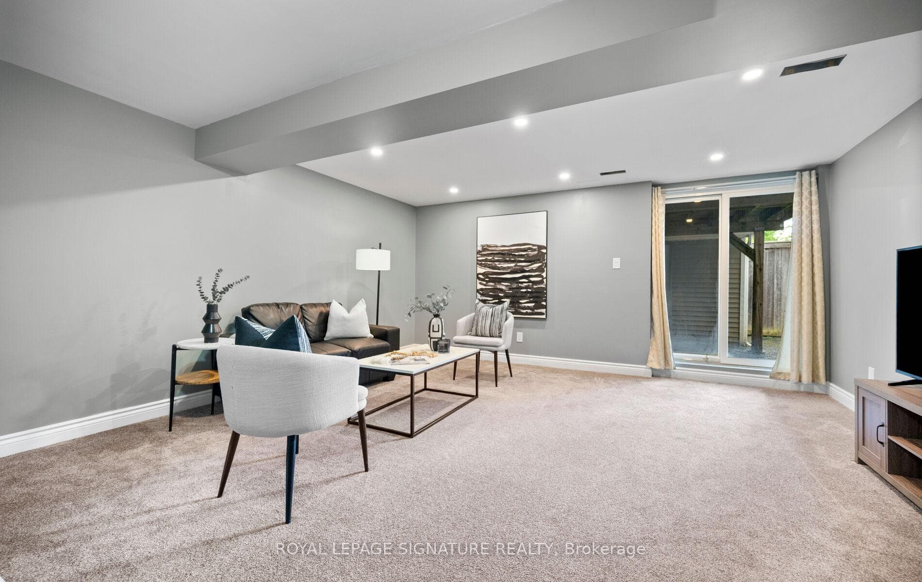 61 Thames Way photo 39